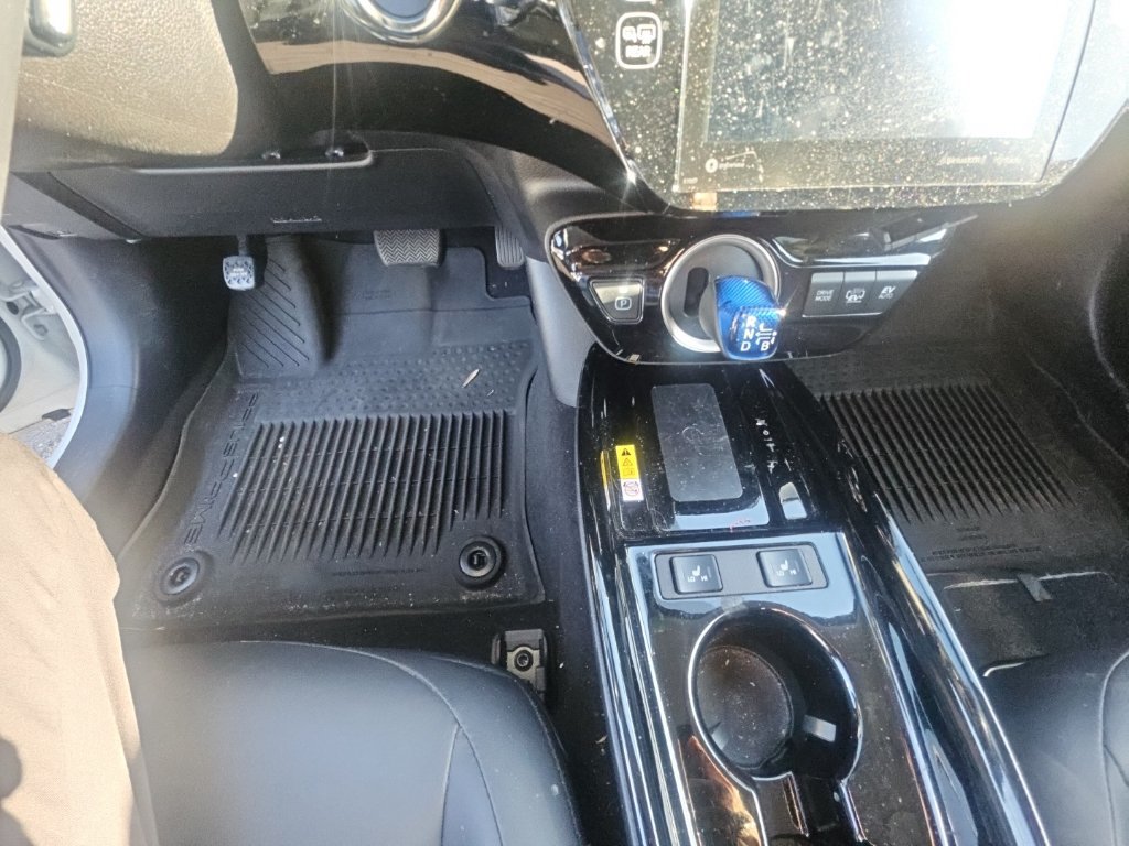 Used 2022 Toyota Prius Prime XLE FWD image 13