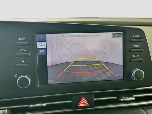 Used 2025 Hyundai Elantra SE FWD image 22