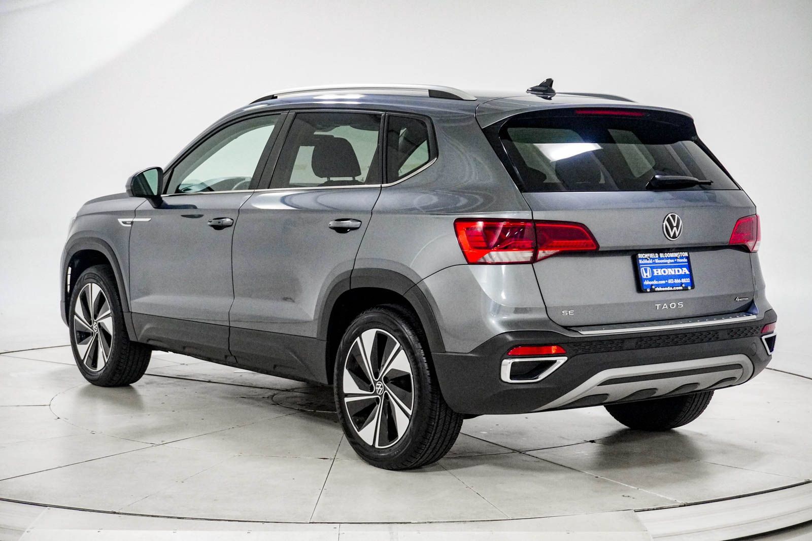 Used 2023 Volkswagen Taos SE AWD/4WD image 5