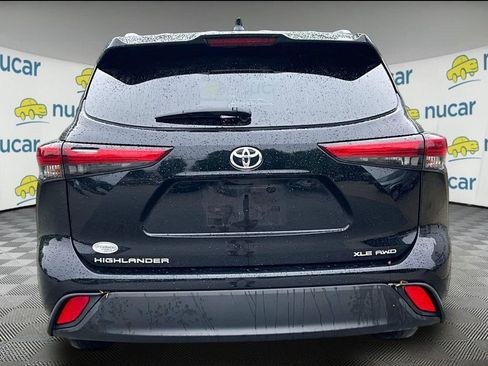 Used 2023 Toyota Highlander XLE AWD/4WD image 3