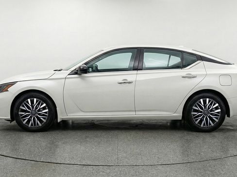 Used 2025 Nissan Altima 2.5 SV image 5
