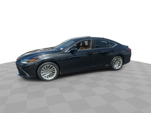 Used 2022 Lexus ES 300h w/ Accessory Package image 4