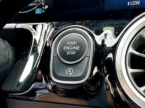 Used 2025 Mercedes-Benz GLA 250 image 16