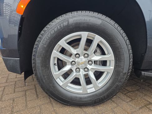 Used 2021 Chevrolet Suburban LT image 11