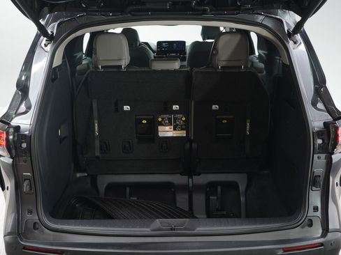 Used 2025 Toyota Sienna XLE w/ XLE Plus Package image 9