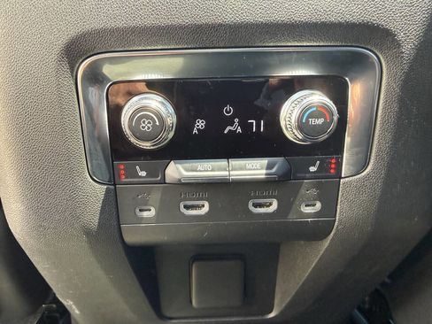 Used 2021 GMC Yukon SLT w/ SLT Luxury Plus Package AWD/4WD image 32
