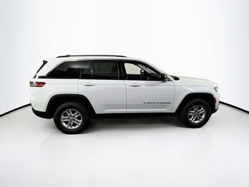 Used 2023 Jeep Grand Cherokee Laredo AWD/4WD image 4