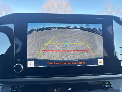 Used 2025 Toyota Camry SE image 32