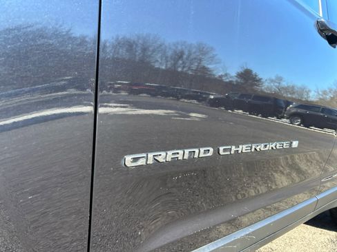 Used 2023 Jeep Grand Cherokee Limited image 42