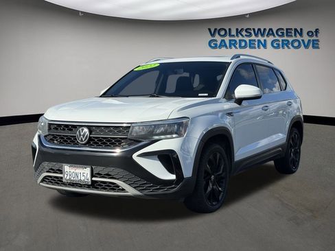 Used 2022 Volkswagen Taos SE image 3