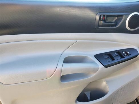 Used 2015 Toyota Tacoma 4x4 Double Cab w/ TRD Sport Package image 12