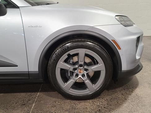 New 2026 Porsche Macan Electric RWD image 11