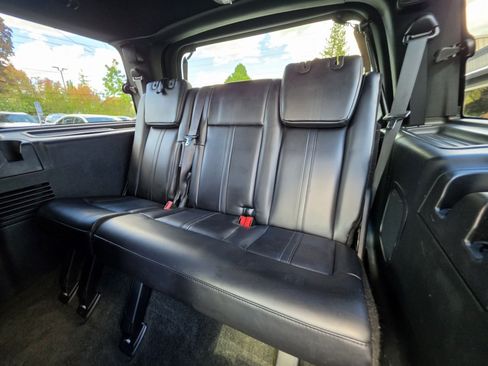 Used 2016 Lincoln Navigator Select RWD image 13