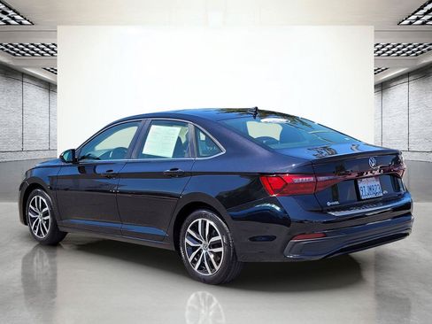 Used 2025 Volkswagen Jetta SE w/ Sunroof Package FWD image 9