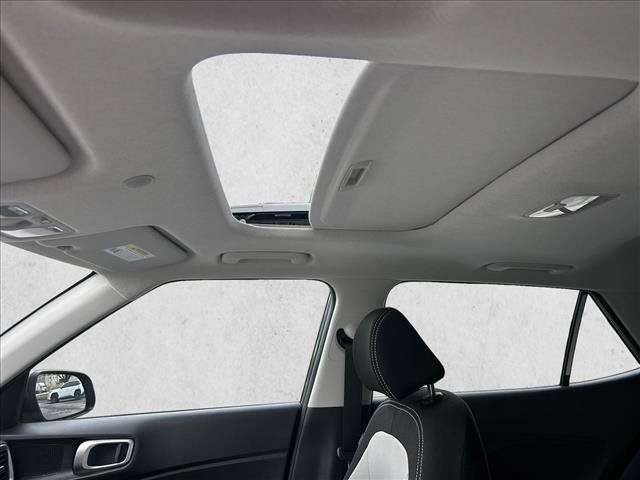 Used 2026 Hyundai Venue SEL FWD image 19