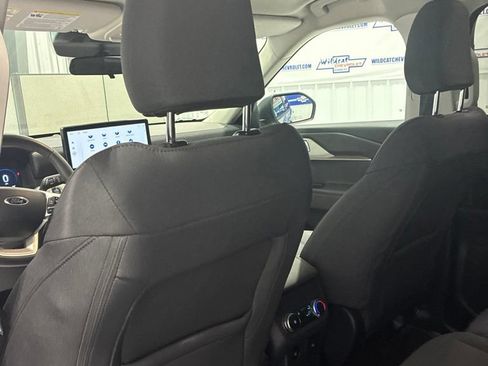 Used 2025 Ford Explorer Active AWD/4WD image 26