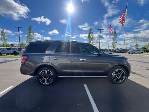 Used 2019 Ford Expedition Limited w/ Special Edition Package AWD/4WD image 4