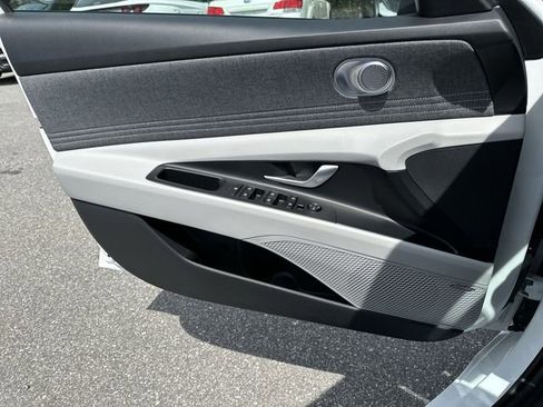 New 2026 Hyundai Elantra Limited FWD image 31