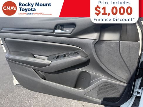 Used 2025 Nissan Altima 2.5 SV image 10