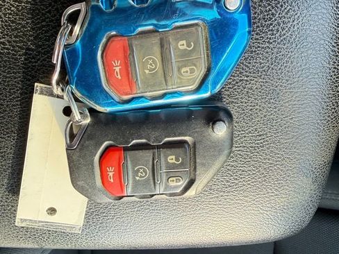 Used 2021 Jeep Gladiator Willys image 27