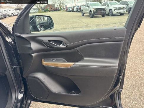 Used 2023 GMC Acadia SLE FWD image 40