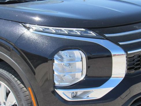 New 2026 Mitsubishi Outlander ES FWD image 8