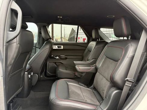Used 2023 Ford Explorer ST-Line w/ Class IV Trailer Tow Package image 4