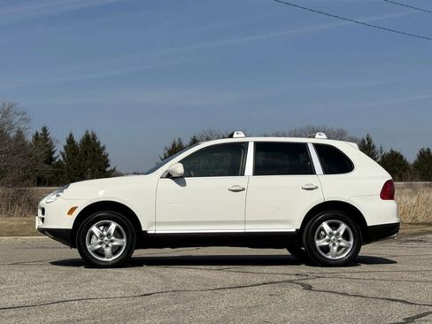 Used 2004 Porsche Cayenne S image 2