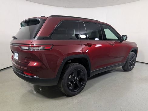 New 2025 Jeep Grand Cherokee Limited w/ Luxury Tech Group II image 8