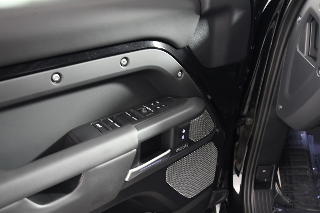Used 2024 Land Rover Defender 130 X AWD/4WD image 15