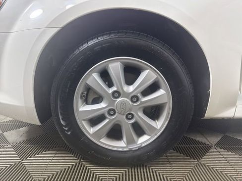 Used 2009 Kia Spectra EX image 10