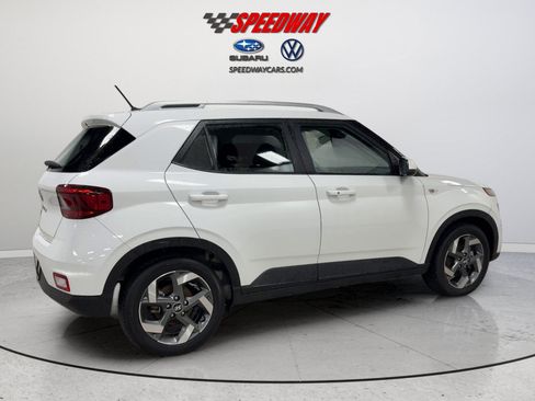 Used 2025 Hyundai Venue SEL FWD image 5