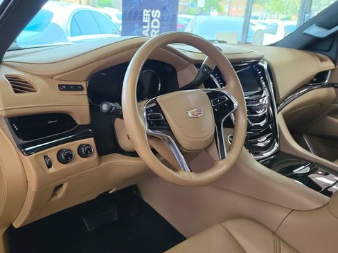 Used 2019 Cadillac Escalade ESV Platinum AWD/4WD image 10