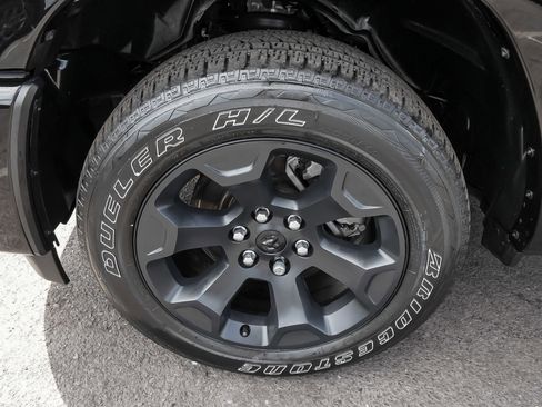 Used 2025 RAM 1500 Big Horn AWD/4WD image 9