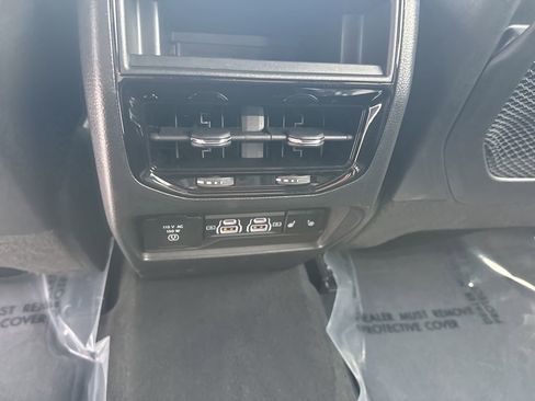 Used 2024 Jeep Grand Cherokee Limited image 19