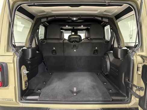 Used 2025 Jeep Wrangler Unlimited Rubicon AWD/4WD image 24