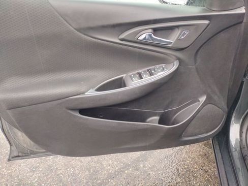 Used 2017 Chevrolet Malibu LT image 11