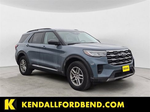 Used 2025 Ford Explorer Active image 7