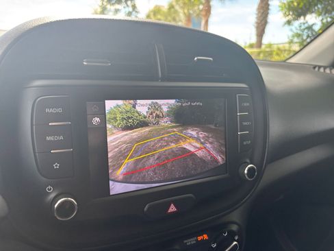 Used 2025 Kia Soul LX w/ LX Technology Package FWD image 23