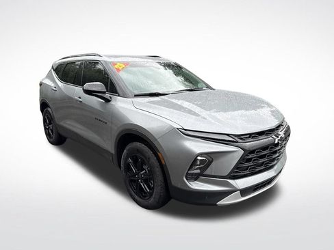 Used 2025 Chevrolet Blazer LT w/ Convenience Package FWD image 3