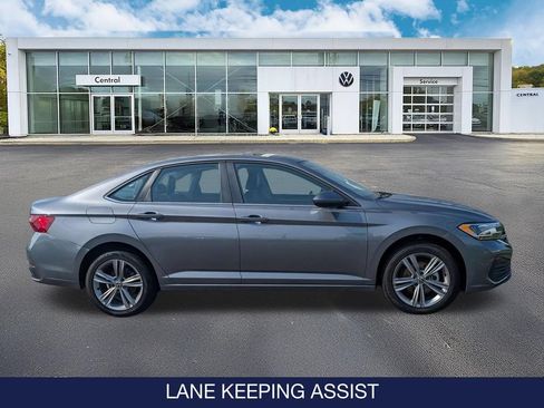Certified 2024 Volkswagen Jetta SE FWD image 9