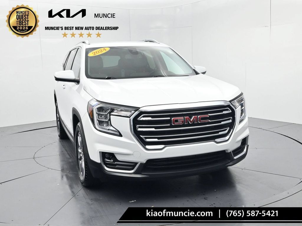 Used 2024 GMC Terrain SLT w/ Infotainment Package II FWD image 2