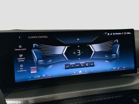 Used 2026 BMW 330i Sedan w/ M Sport Package image 15