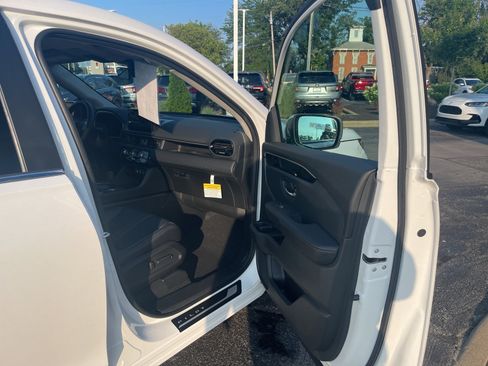 New 2025 Honda Pilot EX-L image 11