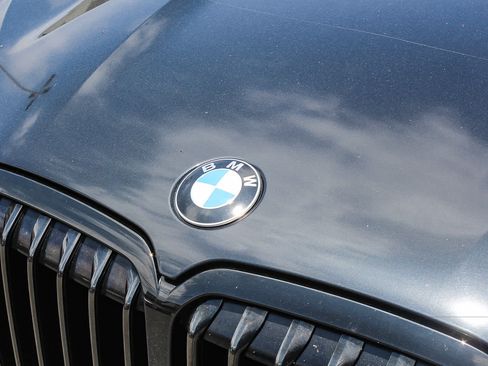 Used 2022 BMW X7 xDrive40i w/ M Sport Package AWD/4WD image 11