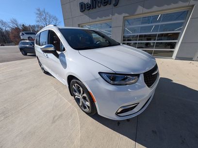New 2026 Chrysler Pacifica Pinnacle w/ Trailer Tow Group