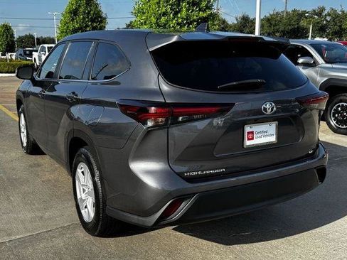 Certified 2025 Toyota Highlander LE FWD image 7