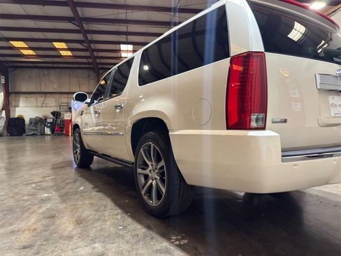Used 2010 Cadillac Escalade ESV Premium AWD/4WD image 18