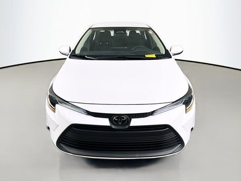 Used 2024 Toyota Corolla LE FWD image 2