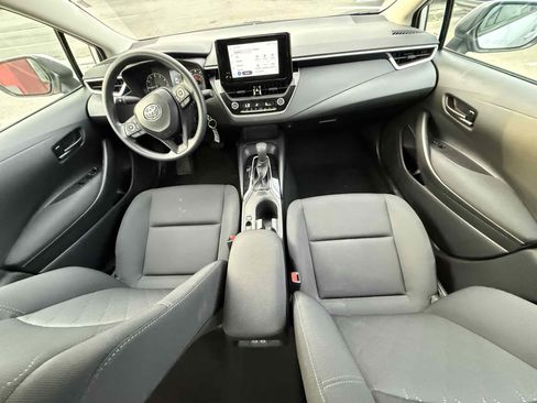 Used 2025 Toyota Corolla LE FWD image 6